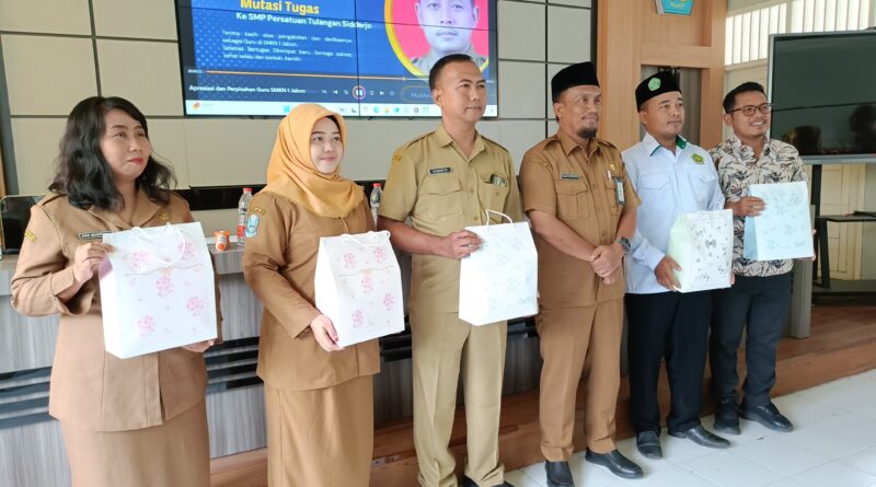 SMKN 1 Jabon Apresiasi Guru dan Pegawai yang Pindah Tugas