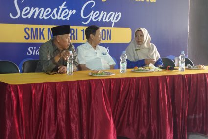 SMKN 1 Jabon Bangun Komunikasi Sekolah dan Orang Tua Melalui Pembagian Laporan Hasil Belajar