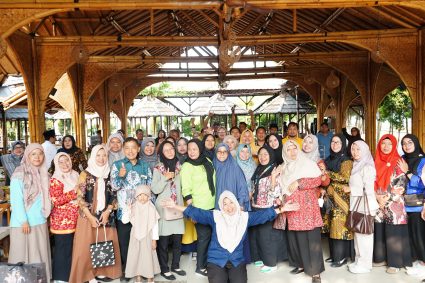 Penyerahan Tali Asih untuk Tenaga Pendidik yang Purna Tugas